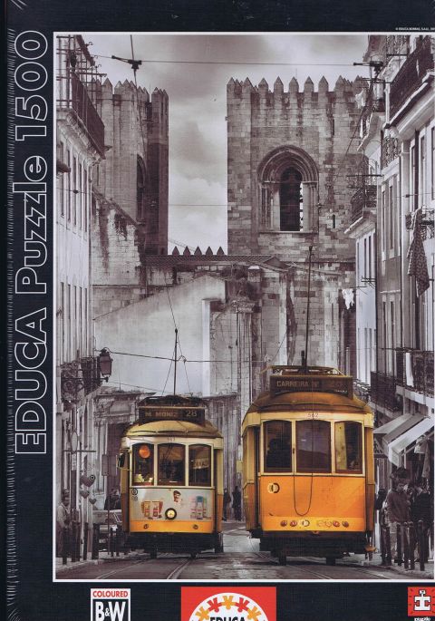 The Alfama District - Lisbon - 1500 brikker (1)