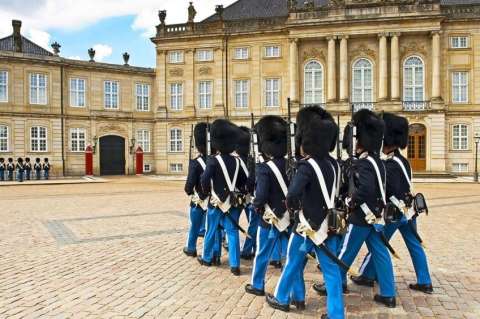 Drabet ved Amalienborg Slot - Solve a Mystery (2)